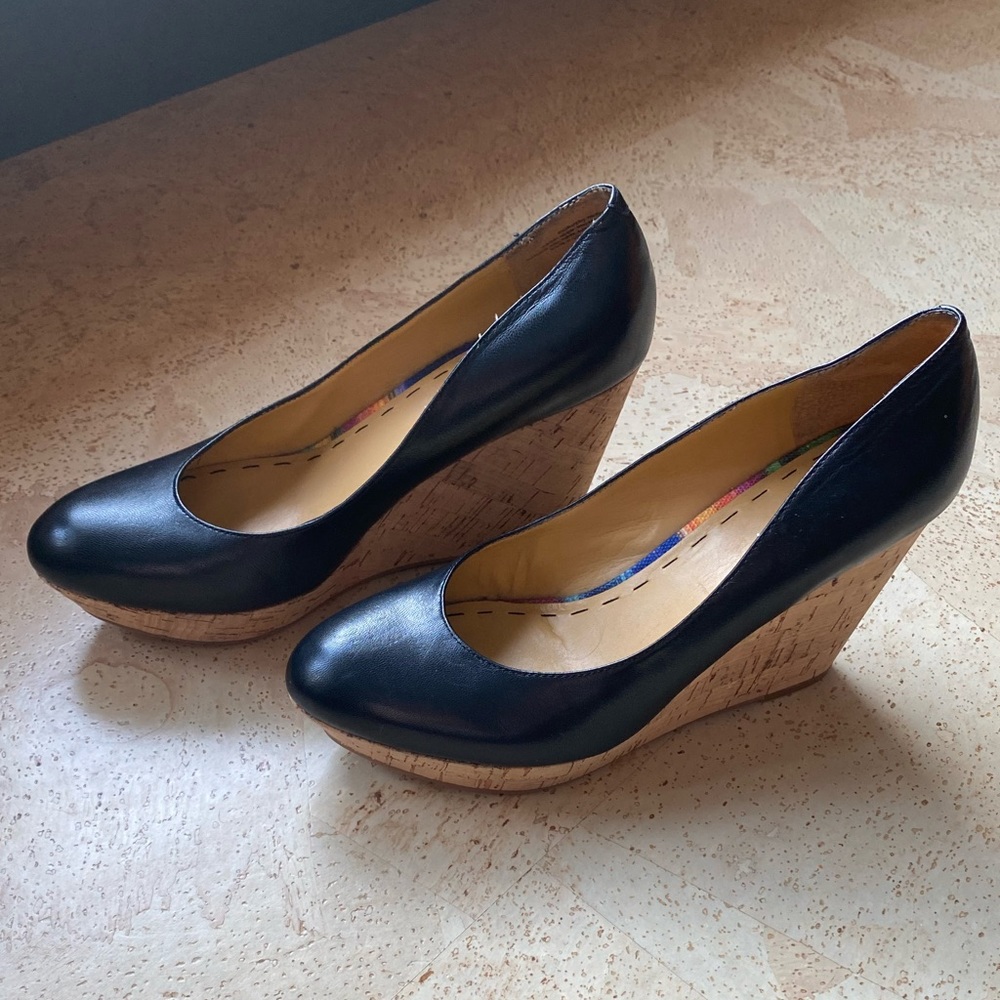 Nine West Size 7 black/cork wedge